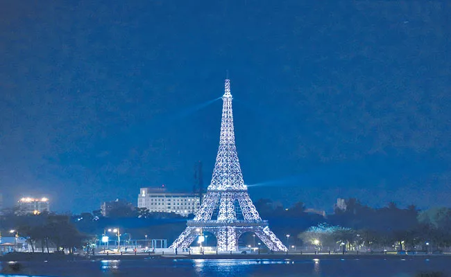Eiffel Tower in Kolkata's Eco Park reopened for visitors - Sakshi