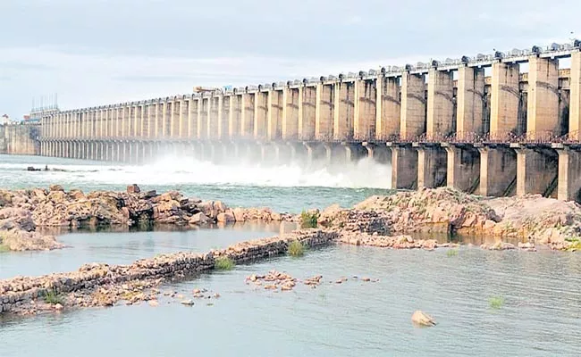 Huge Water Flow To Srisailam And Jurala Project - Sakshi