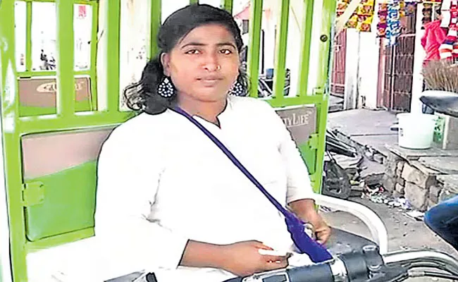 Maya Rathore Took Flight And Became The First Woman Auto Driver in Bhilwara - Sakshi