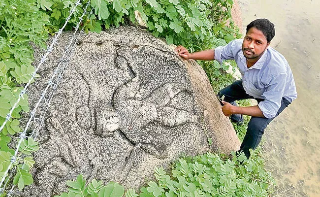 Medak: Architecture Stone Remains Of 10 Century Unearthed In Narsingi - Sakshi