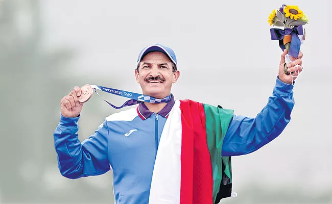 Al-Rashidi gets his Olympic moment with Kuwaiti flag - Sakshi