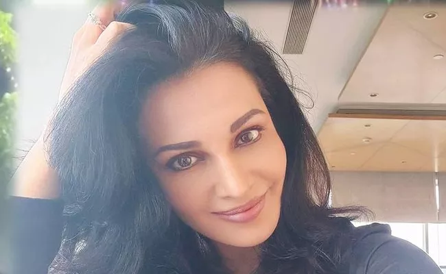 Raj Kundra Case: Actress Flora Saini Issues Clarification - Sakshi