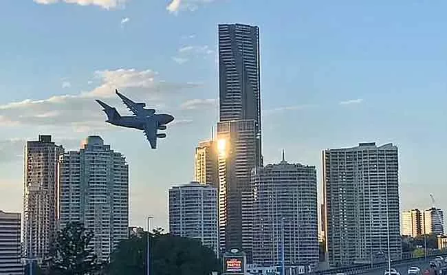 RAAF C-17 Cargo Iet Weaves Through Skyscrapers In Australia - Sakshi