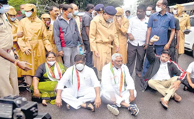 Telangana: Congress MLA Rides Horse To Assembly - Sakshi