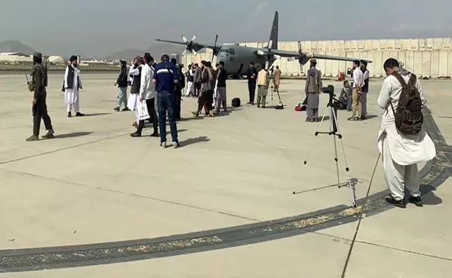 Taliban not allowing planes to depart from Mazar-e-Sharif - Sakshi