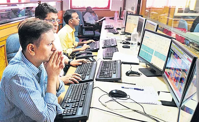 Sensex Snaps Three Day Winning Run; IT Pharma Stocks Weigh - Sakshi