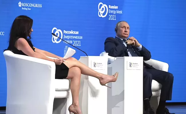 Russia Media Slams US TV Interviewer Distracted Putin With Her Expressions At Europe Gas Crisis - Sakshi
