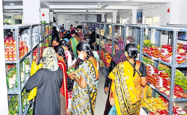 Quality goods at low prices in Pulivendula Womens Mart - Sakshi