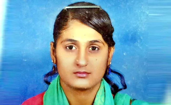 Afzal Gunj Young Girl Missing After Went Tailoring Training - Sakshi