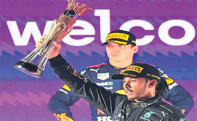 Lewis Hamilton Won Thrilling Victory In Saudi Arabian Grand Prix - Sakshi