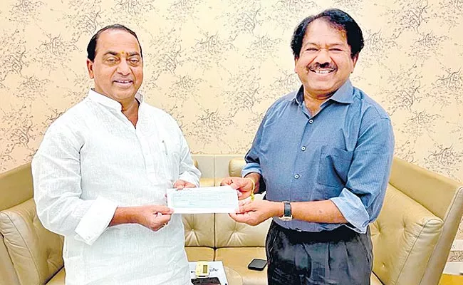 Pailla Malla Reddy Has Donated Rs 50 Lakh To Yadadri Temple - Sakshi