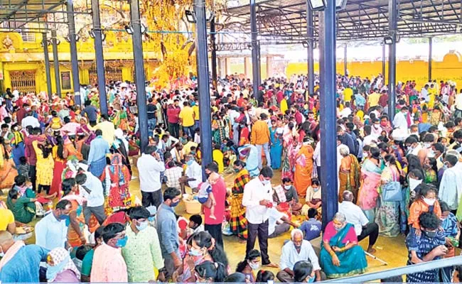 Medak: Huge Devotees Rush In Komuravelli Mallanna Temple - Sakshi