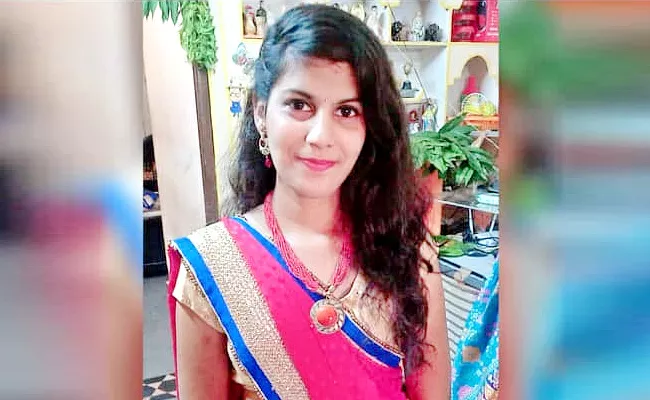 BTech Student commits Suicide under Suspicious circumstances in Hyderabad - Sakshi