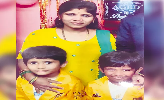 Woman Along With 2 Childrens Boarded Train At Secunderabad Later Missing - Sakshi