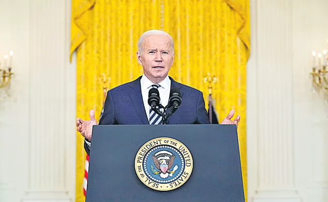 US President Joe Biden warns Russia - Sakshi