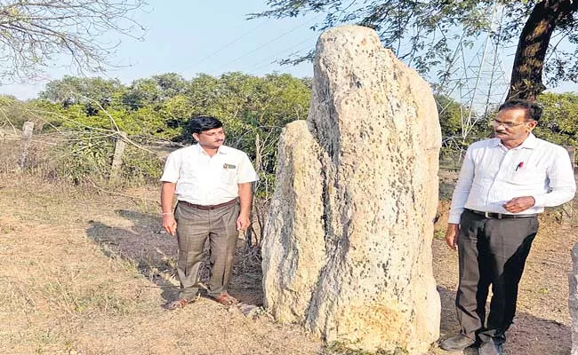 Telangana: Menhir From Iron Age Discovered At Ellarigudem - Sakshi