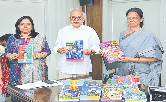 Telangana Minister Sabitha Indra Reddy Directed Officers Provide All Facilities In Libraries - Sakshi