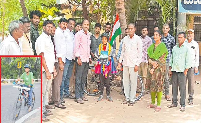 Save Soil: Banothu Vennela takes a aim a student started her cycle Yatra - Sakshi