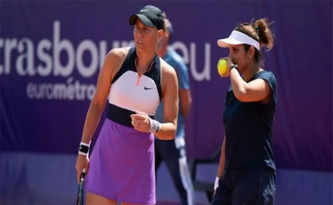 Sania Mirza and Lucie Hradecka reach quarterfinals In Birmingham Classic - Sakshi