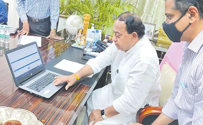 Minister Indrakaran Reddy Inaugurates Online Services For Mahankali Ammavari - Sakshi