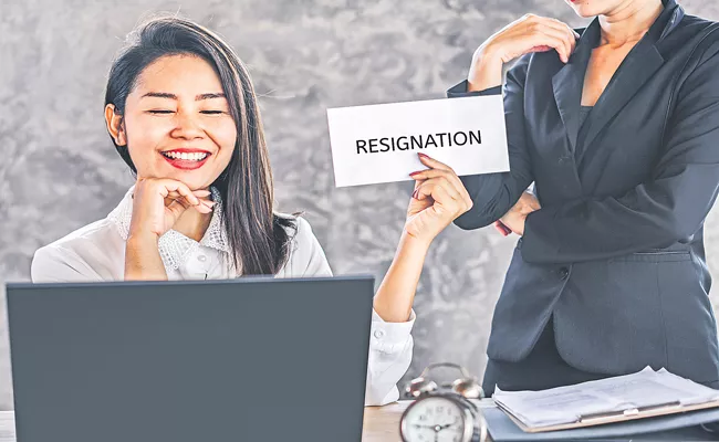Great resignation: Four in 10 employees want to leave present job post-increment - Sakshi