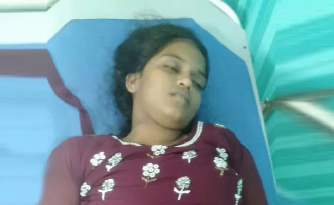 Young Woman Commits Suicide After Failing To Love In Visakhapatnam - Sakshi
