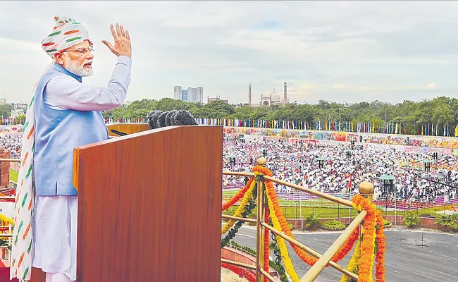 Azadi Ka Amrit Mahotsav: PM Narendra Modi call for making India a developed nation by 2047 - Sakshi