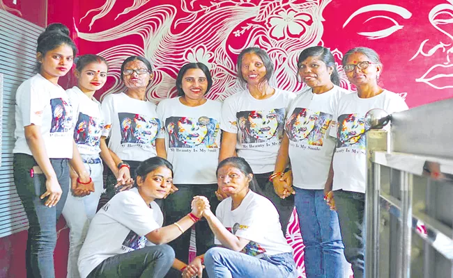 Sheroes Hangout: Acid attack survivors gear up for new innings as beauty professionals - Sakshi