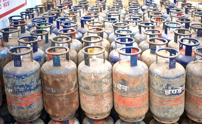 Price of commercial LPG cylinder slashed on September 1st - Sakshi