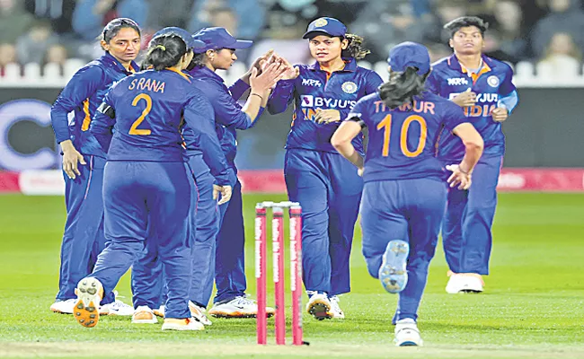 IND W vs ENG W 3rd T20: England beat India to win third womens T20 and series - Sakshi