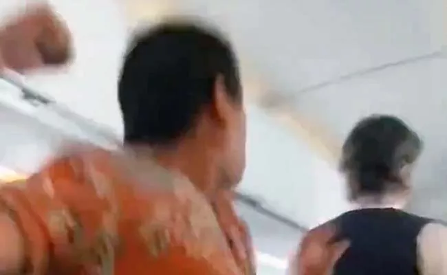 Viral Video: Passenger Attacked Flight Attendant After He Banned For Life - Sakshi
