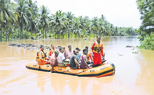 Andhra Pradesh Govt responded quickly in Godavari floods - Sakshi