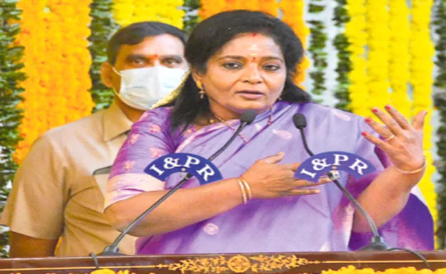 Tamilisai Says Telangana Govt Discriminating Me For Being Woman - Sakshi