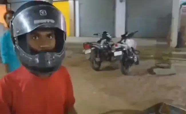 Vegetable Vendor Wearing A Helmet While Pushing His Cart Viral - Sakshi