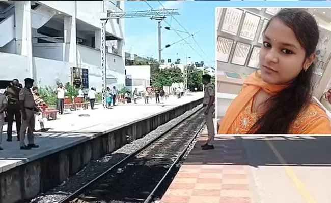 Stalker Kills Chennai College Student Pushing InFront Of Train - Sakshi
