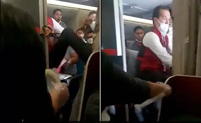 Viral Video: Intoxicated Passenger Fight With Flight Attendants Bite Finger - Sakshi
