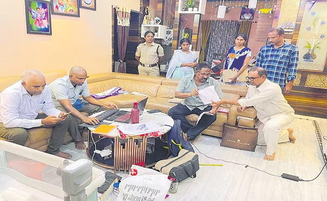 ACB searches residences of Civil Supplies Department officials - Sakshi