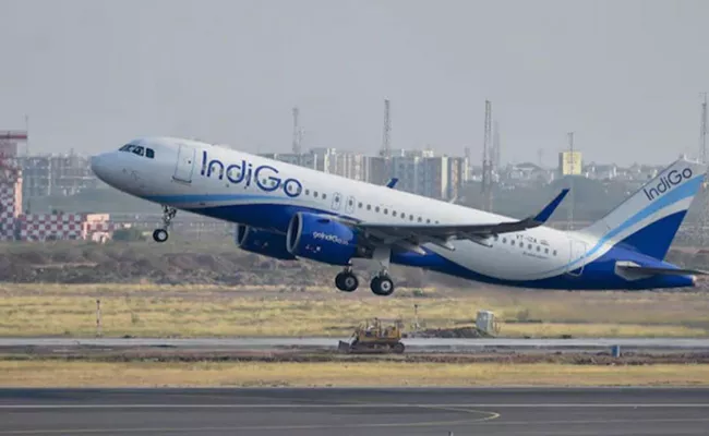 180 Indigo Passengers have lucky escape at Goa Airport - Sakshi