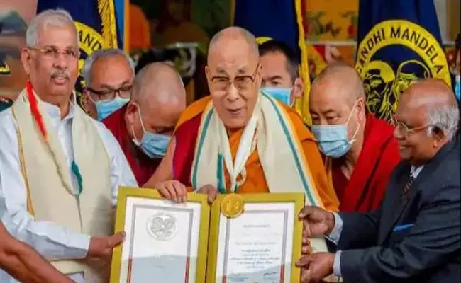 Dalai Lama conferred Gandhi Mandela Award in Himachal Pradesh - Sakshi