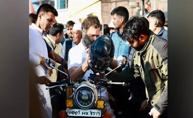 Rahul Gandhis Bike Ride During Bharat Jodo Yatra In Madhya Pradesh - Sakshi