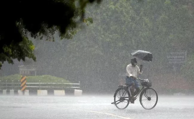 Rayalaseema And South Coasts Are Likely To Receive Rain - Sakshi