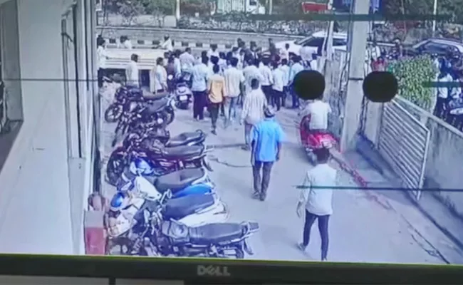 Viral Video: College Students Fight At Khammam - Sakshi