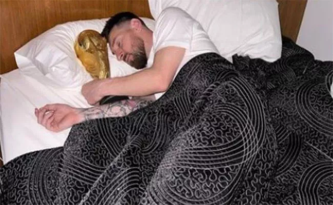 Lionel Messi Poses With World Cup Trophy In Bed - Sakshi