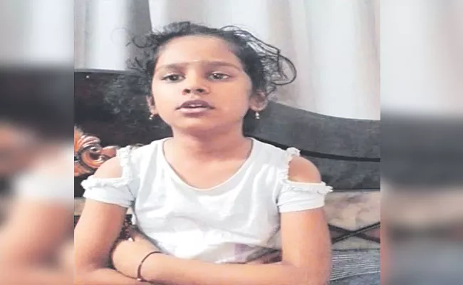 Little Girl Called To Police To Stop Fight Between Two At meerpet - Sakshi