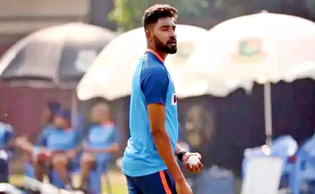 Cricketer Mohammed Siraj Tweets About Missing Baggage Air-Vista Responds - Sakshi