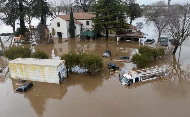Thousands of Californians Under Evacuation Orders For Flood Threat - Sakshi