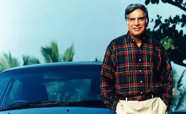 Ratan Tata Shares Pic 25 Years Of Tata Indica Car Goes Viral - Sakshi