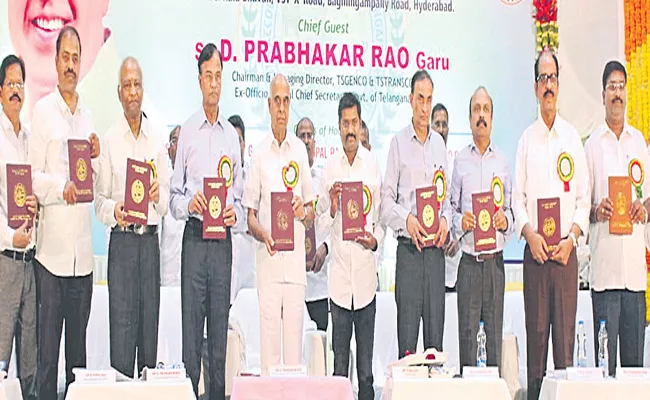 Vidyut Accounts Officers Association 2023 Diary Inaugurated By CMD Prabhakar Rao - Sakshi