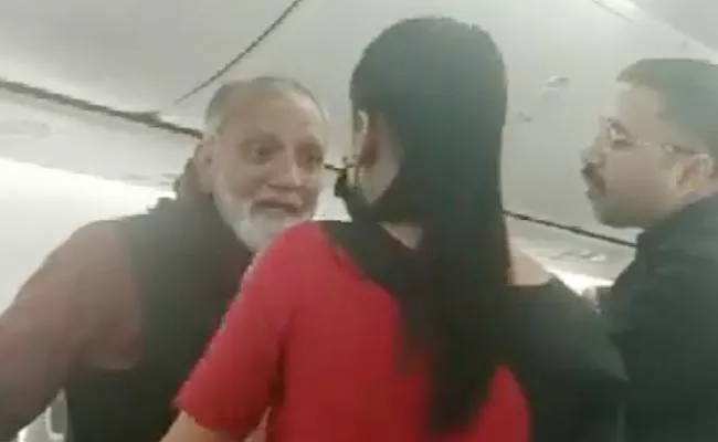Delhi Hyd SpiceJet Passenger Deboarded Misbehaving With Crew - Sakshi