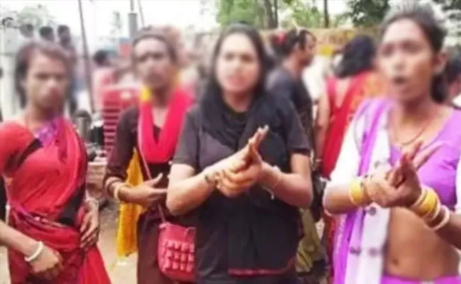 Hijras Kidnap A Man Take Obscene Video Bengaluru - Sakshi